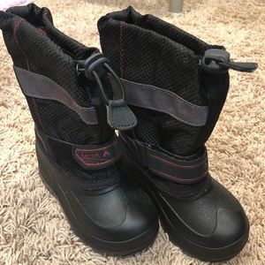 Black Kamik Snowboots NWOT